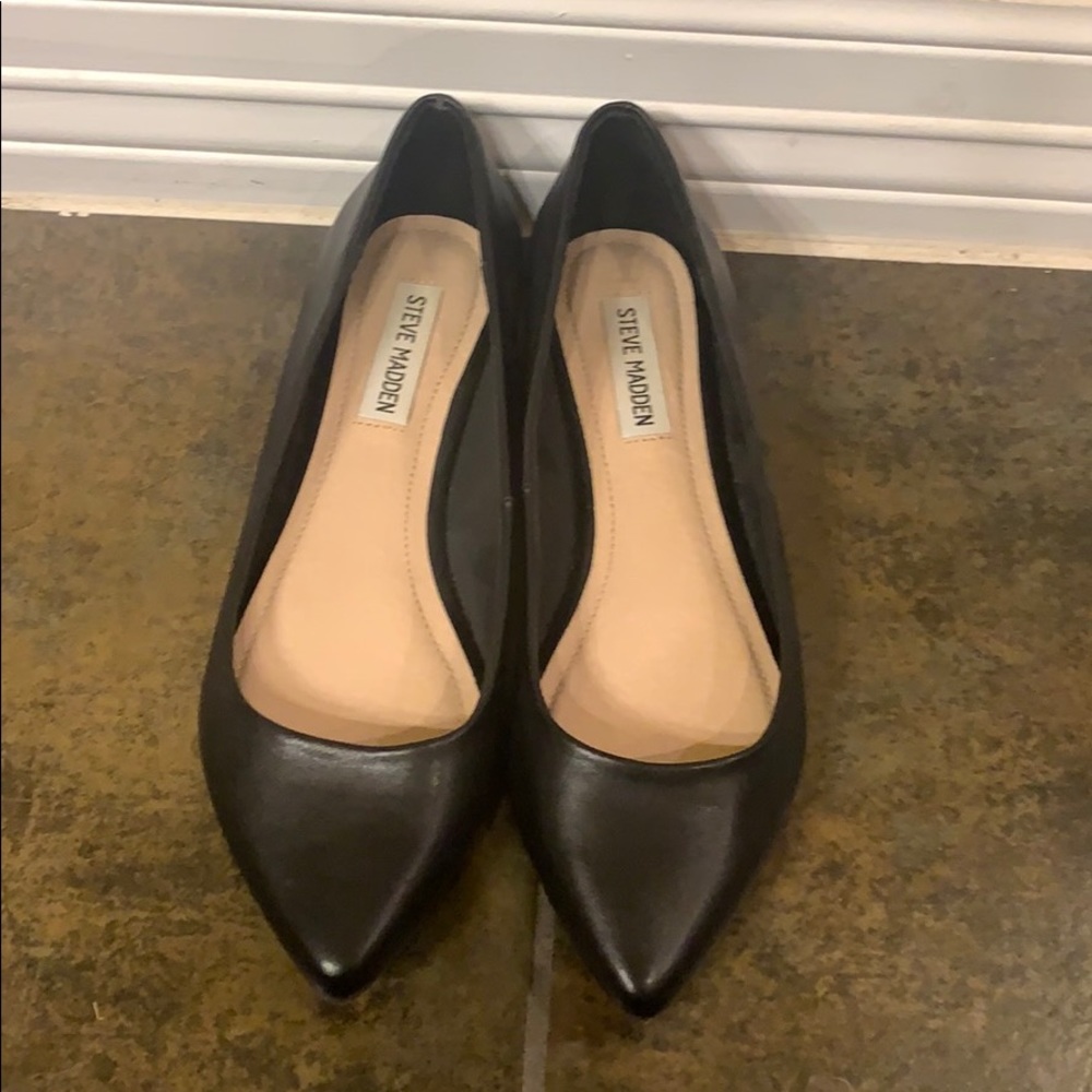 Steve Madden black leather pointed toe flats